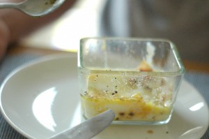 Jajka pieczone z wędzoną szynką