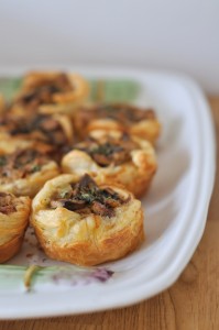 Koszyczki z ciasta francuskiego & grzybów