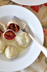 Twarogowe knedle ze śliwkami