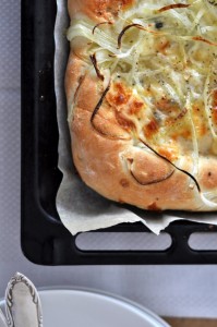 Rozmyślania przy siekaniu cebuli czyli pizza praktycznie biała