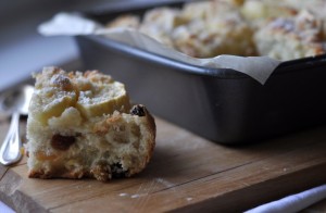 Śniadaniowa drożdżówka z jabłkami