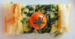 Serowy quiche ze szpinakiem
