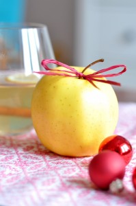 Rozgrzewający napój jabłkowo- cytrynowy