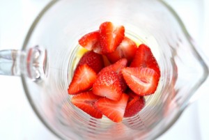 Smoothie: truskawki, mango, banan