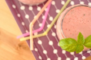 Owocowy koktajl z bazylią