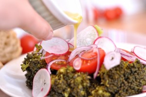 Sałatka brokułowa z jajkiem w koszulce