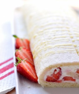 Rolada ze śmietanką i truskawkami z cytrynową nutą