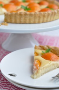 Tarta z morelami i kremem waniliowym