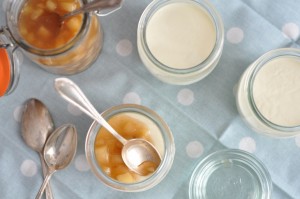 Miodowa panna cotta z sosem jabłkowym