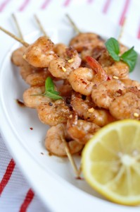 Szaszłyki z krewetek w miodzie i chili