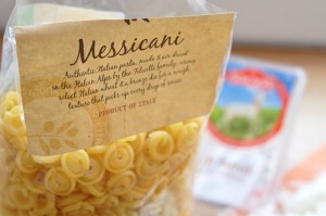 Makaron z sosem szpinakowym i kozim serem