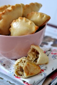 Przekąski na imprezę- paszteciki z kapustą i grzybami