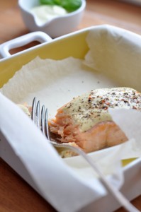 Pieczony łosoś z kremem śmietanowym