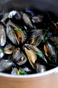 Małże w sosie winnym z bazylią