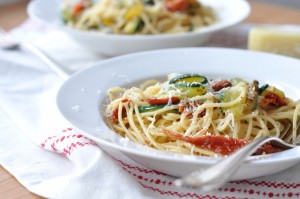 Makaron z cukinią i suszonymi pomidorami