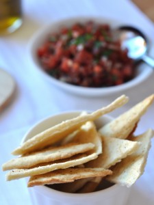 Domowe krakersy z oliwą i parmezanem