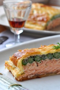 Łosoś ze szparagami zapiekany w cieście (Salmon en Croute)