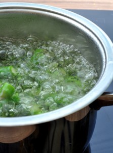 Tarta z zielonymi szparagami, cukinią i porem