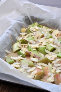 Pełnoziarniste ciasto z rabarbarem