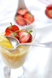 Krem z mango, ricotty i rabarbaru