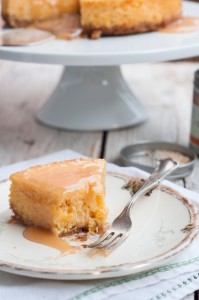 Sernik dyniowy z solonym karmelem