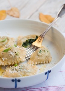 Ravioli ze szpinakiem i ricottą (krok po kroku)