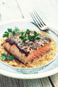 Łosoś z melasą i musztardą na soczewicy