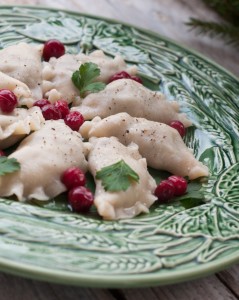 Pierogi z kaczką i suszonymi śliwkami