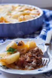 Zapiekanka mięsna z ziemniakami w beszamelu