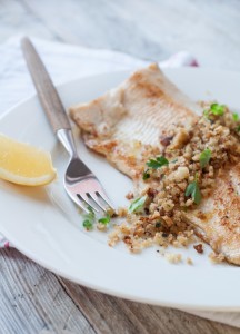 Pstrąg z ziołową kruszonką