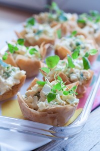 Świąteczne koszyczki z ciasta filo nadziewane jajkami