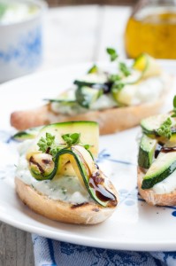 Tzatziki i grzanki z cukinią