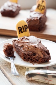 Czekoladowe cmentarzysko czyli upiorne ciasto na halloween