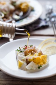 Sałatka śledziowa z fasolką i jajkiem