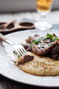 Kotlety jagnięce z kremową polentą