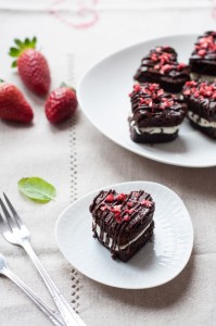 Walentynkowe brownie z waniliowym kremem