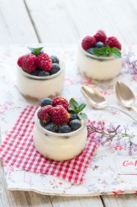 Mini serniczki z owocami