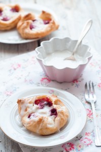 Danish pastry czyli maślane drożdżówki z malinami