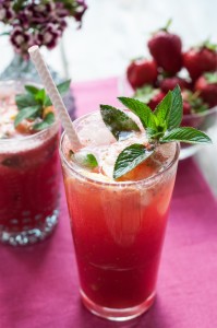 Truskawkowa lemoniada z kwiatem czarnego bzu