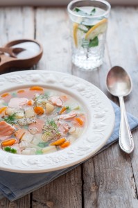 Lekka zupa warzywna z łososiem, dobra woda i konkurs