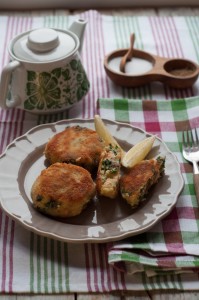 Kotleciki ziemniaczane z łososiem i jarmużem