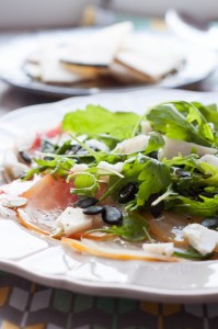 Sałatka z pieczonych żółtych buraków i rukoli