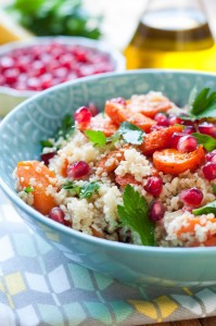 Kasza bulgur z pieczoną marchewką i granatem