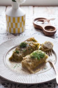 Gołąbki nadziewane rybą, w sosie koperkowym