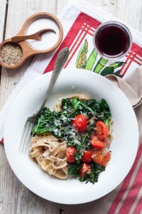 Szybki makaron z jarmużem