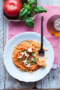 Makaron z sosem z pieczonych pomidorów