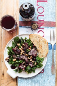 Wątróbka z jarmużem, syropem aroniowym i olejem arachidowym