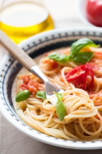 Makaron w sosie ze świeżych pomidorów