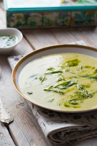 Zielona zupa warzywna z oliwą koperkową