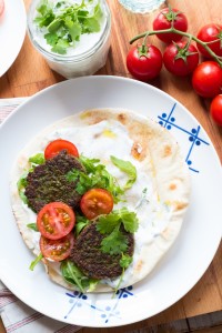 Kotleciki ze szpinaku i ciecierzycy